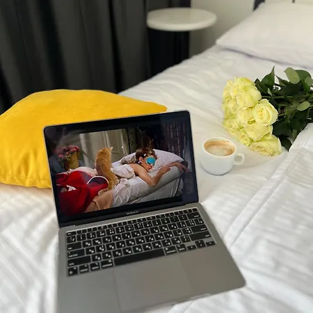 Sunday Hotel *